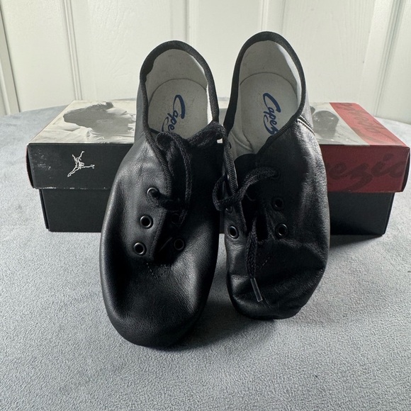 Capezio Children’s Black Split Sole Leather Lace Up Jazz Shoes Size 12.5 - Picture 1 of 3